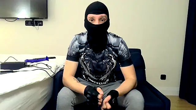 Snapshot of RyanRubber chatting on April 5, 2026, 8:15 pm RyanRubber online show from April 5, 2026, 8:15 pm