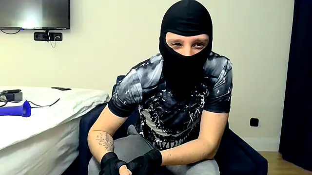 Snapshot of RyanRubber chatting on April 8, 2026, 7:59 pm RyanRubber online show from April 8, 2026, 7:59 pm