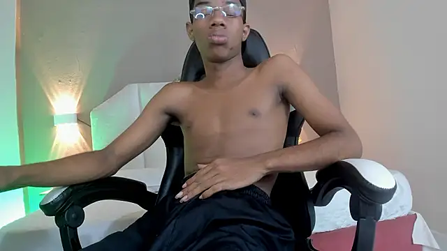 Snapshot of KaisonRouse chatting on March 4, 2026, 6:48 pm KaisonRouse online show from March 4, 2026, 6:48 pm