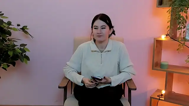 Snapshot of TwilaMode chatting on February 22, 2026, 7:33 am TwilaMode online show from February 22, 2026, 7:33 am