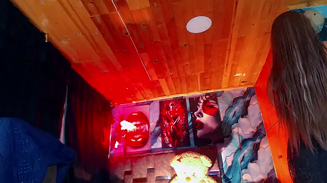 NikollThoms online show from April 17, 2026, 11:46 am