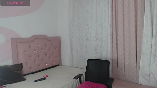 Snapshot of Lana_C chatting on July 8, 2026, 10:38 am Lana C online show from July 8, 2026, 10:38 am