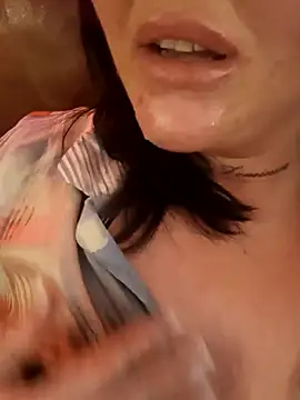 Kandi-kiss online show from April 16, 2026, 9:39 pm