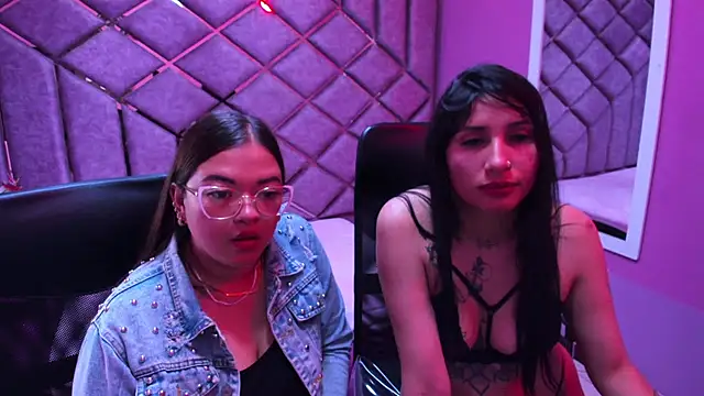 Snapshot of Scarlet_And_SofiDioamond chatting on March 2, 2026, 2:34 am Scarlet And SofiDioamond online show from March 2, 2026, 2:34 am