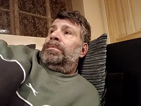 stud2512 online show from April 16, 2026, 9:39 pm