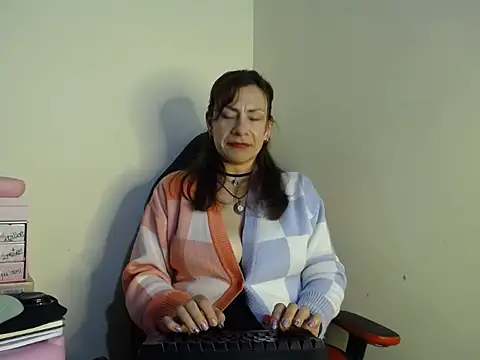 Snapshot of ivonnahills chatting on February 26, 2026, 11:38 pm ivonnahills online show from February 26, 2026, 11:38 pm