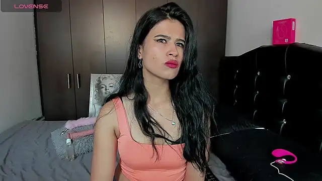 Snapshot of LatinaQueen23 chatting on July 31, 2026, 2:26 pm LatinaQueen23 online show from July 31, 2026, 2:26 pm