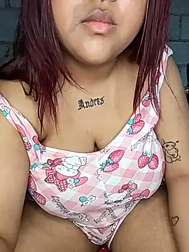 Snapshot of la_rojita chatting on April 13, 2026, 8:35 pm la rojita online show from April 13, 2026, 8:35 pm