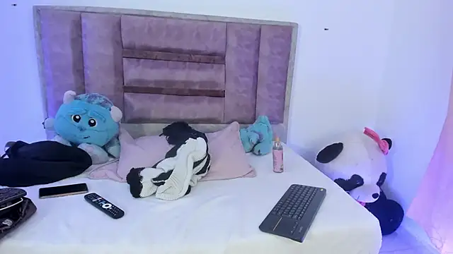 LunoxVelvet online show from June 24, 2026, 8:28 pm