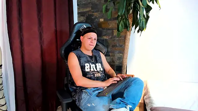 Snapshot of SamJoness_ chatting on March 1, 2026, 6:08 pm SamJoness online show from March 1, 2026, 6:08 pm