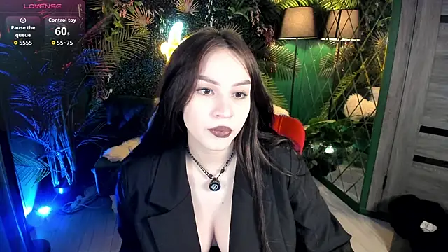 Snapshot of SatiraLux chatting on June 2, 2026, 3:34 pm SatiraLux online show from June 2, 2026, 3:34 pm