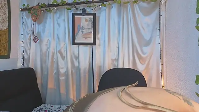 LeanaMaturee online show from April 4, 2026, 12:01 pm