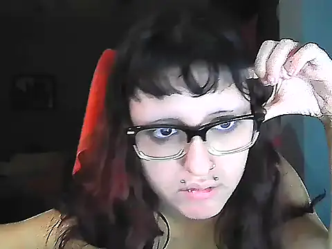 Snapshot of Kikimilkyy chatting on April 21, 2026, 4:30 am Kikimilkyy online show from April 21, 2026, 4:30 am