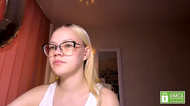 MiaCashe online show from May 10, 2026, 3:25 pm