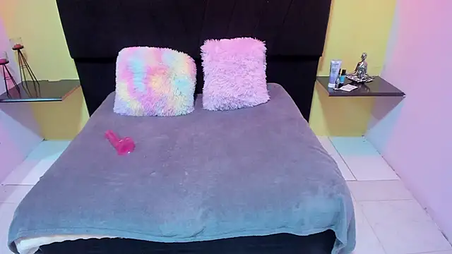 AndreaSilva  online show from February 27, 2026, 7:14 pm