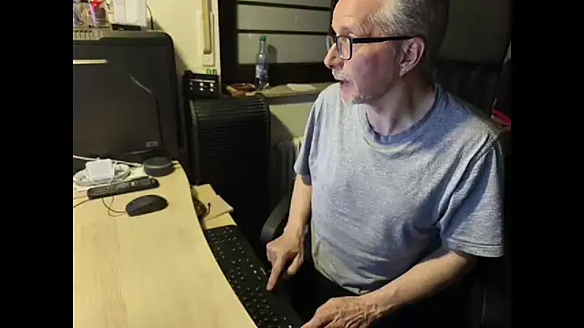 loenne1 online show from March 28, 2026, 9:49 pm