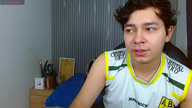 Snapshot of Julian_Smith21 chatting on June 10, 2026, 3:41 am Julian Smith21 online show from June 10, 2026, 3:41 am