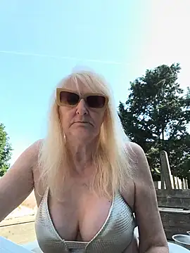 Snapshot of Heidiblueeyes chatting on May 29, 2026, 8:09 am Heidiblueeyes online show from May 29, 2026, 8:09 am