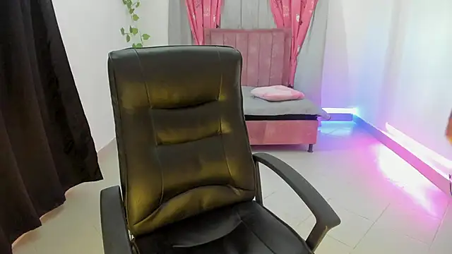 Mila rouge06 online show from March 18, 2026, 2:08 pm