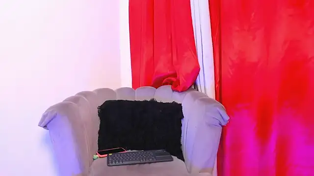 Snapshot of im_aliisson chatting on February 28, 2026, 12:27 pm im aliisson online show from February 28, 2026, 12:27 pm