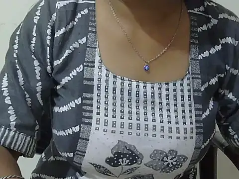 Snapshot of cute_momo_love chatting on May 26, 2026, 7:28 am cute momo love online show from May 26, 2026, 7:28 am