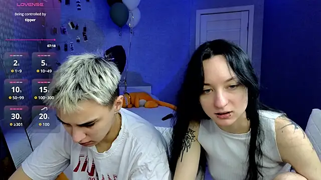 LuxuryLoverss online show from April 13, 2026, 11:03 am