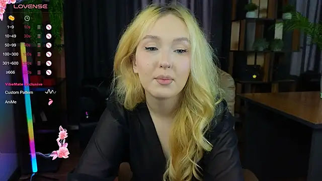 Snapshot of Marta_Joy chatting on March 2, 2026, 5:08 am Marta Joy online show from March 2, 2026, 5:08 am