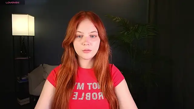 Snapshot of Elle_Funning chatting on July 29, 2026, 7:13 pm Elle Funning online show from July 29, 2026, 7:13 pm