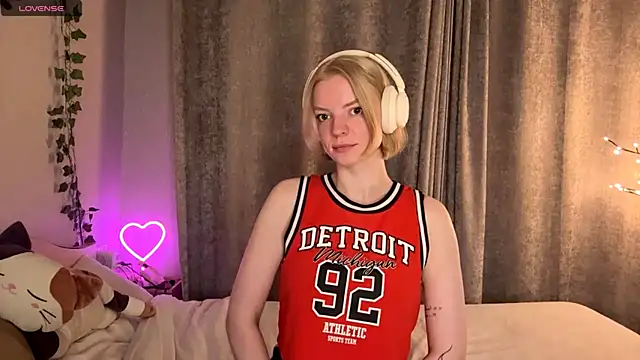 Snapshot of Marry_Sornatiko chatting on May 14, 2026, 6:27 pm Marry Sornatiko online show from May 14, 2026, 6:27 pm