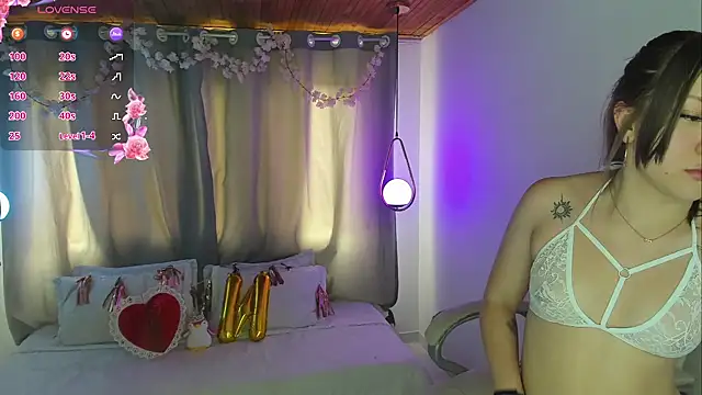 Snapshot of NixieSterling chatting on April 23, 2026, 7:59 pm NixieSterling online show from April 23, 2026, 7:59 pm