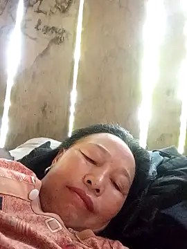 heesuu11 online show from April 9, 2026, 5:31 am