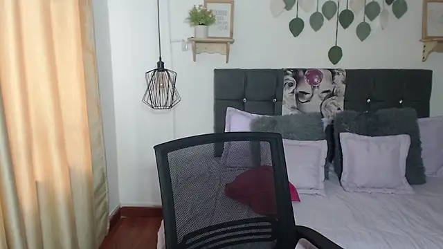 Emma hassani online show from April 11, 2026, 2:10 pm