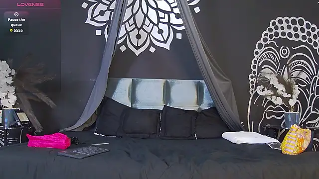 Luna Dante fox online show from March 8, 2026, 2:53 pm