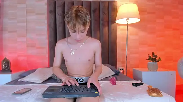 Isaac Grey online show from April 8, 2026, 7:37 pm