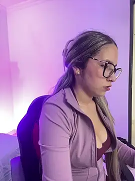 Snapshot of MANU_EF chatting on March 2, 2026, 1:18 pm MANU EF online show from March 2, 2026, 1:18 pm