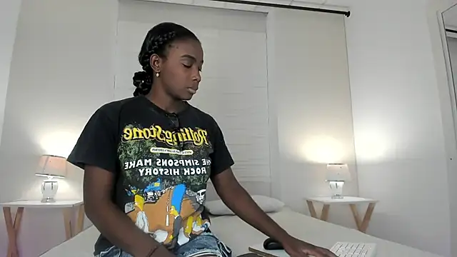 Oshun 444 online show from May 15, 2026, 4:10 am