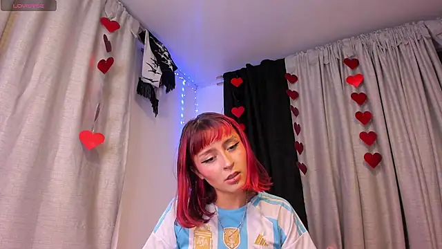 Snapshot of dafnne__hall chatting on May 6, 2026, 3:21 am dafnne hall online show from May 6, 2026, 3:21 am