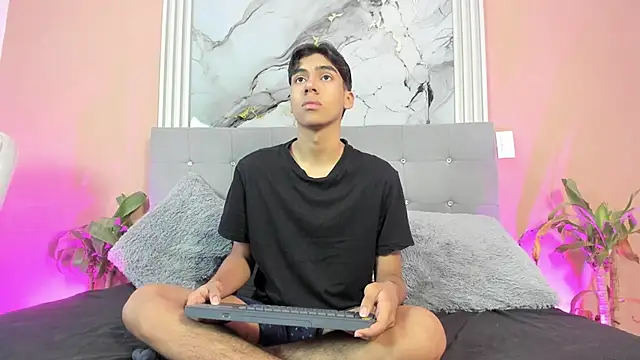 Eros Lux online show from April 1, 2026, 12:17 pm