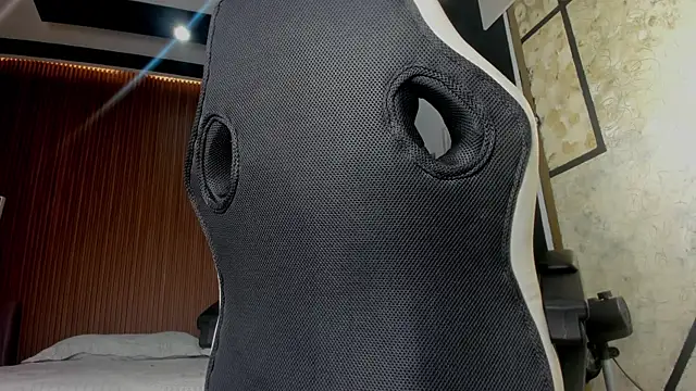 DylanRoyce  online show from April 17, 2026, 12:19 pm