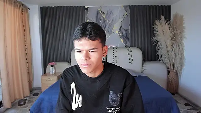 DylanRoyce  online show from March 19, 2026, 12:27 pm