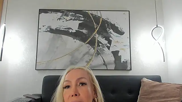 Snapshot of SophiMarin chatting on April 21, 2026, 11:17 am SophiMarin online show from April 21, 2026, 11:17 am