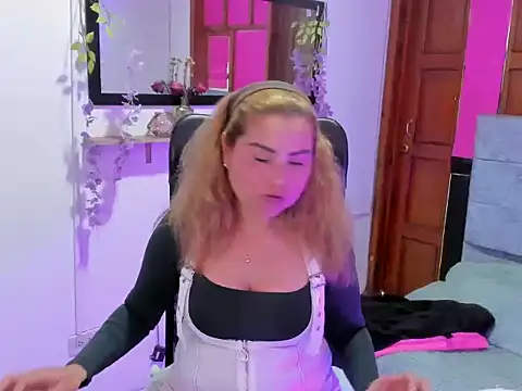 Julieta star  online show from March 27, 2026, 7:04 pm