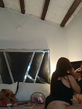 curvy samantta online show from March 14, 2026, 7:20 pm