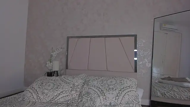 Arii wilde online show from April 14, 2026, 12:21 pm