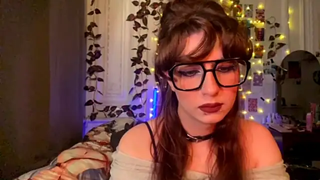 moonvampiq online show from March 4, 2026, 6:04 pm