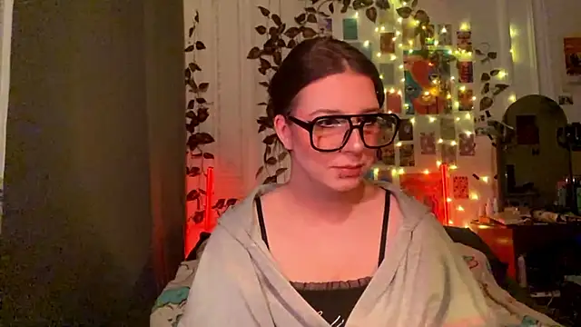 moonvampiq online show from February 24, 2026, 8:31 pm