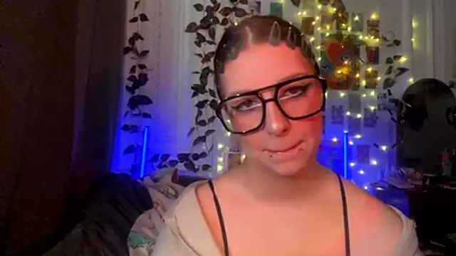 moonvampiq online show from March 1, 2026, 3:23 pm