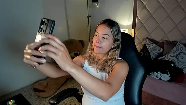 dulce lyraa1 online show from June 27, 2026, 5:24 am