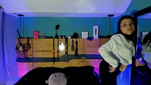 Elisasue online show from April 19, 2026, 4:30 pm