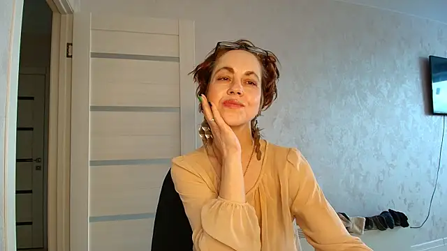 LioraWeiss online show from April 28, 2026, 10:30 am